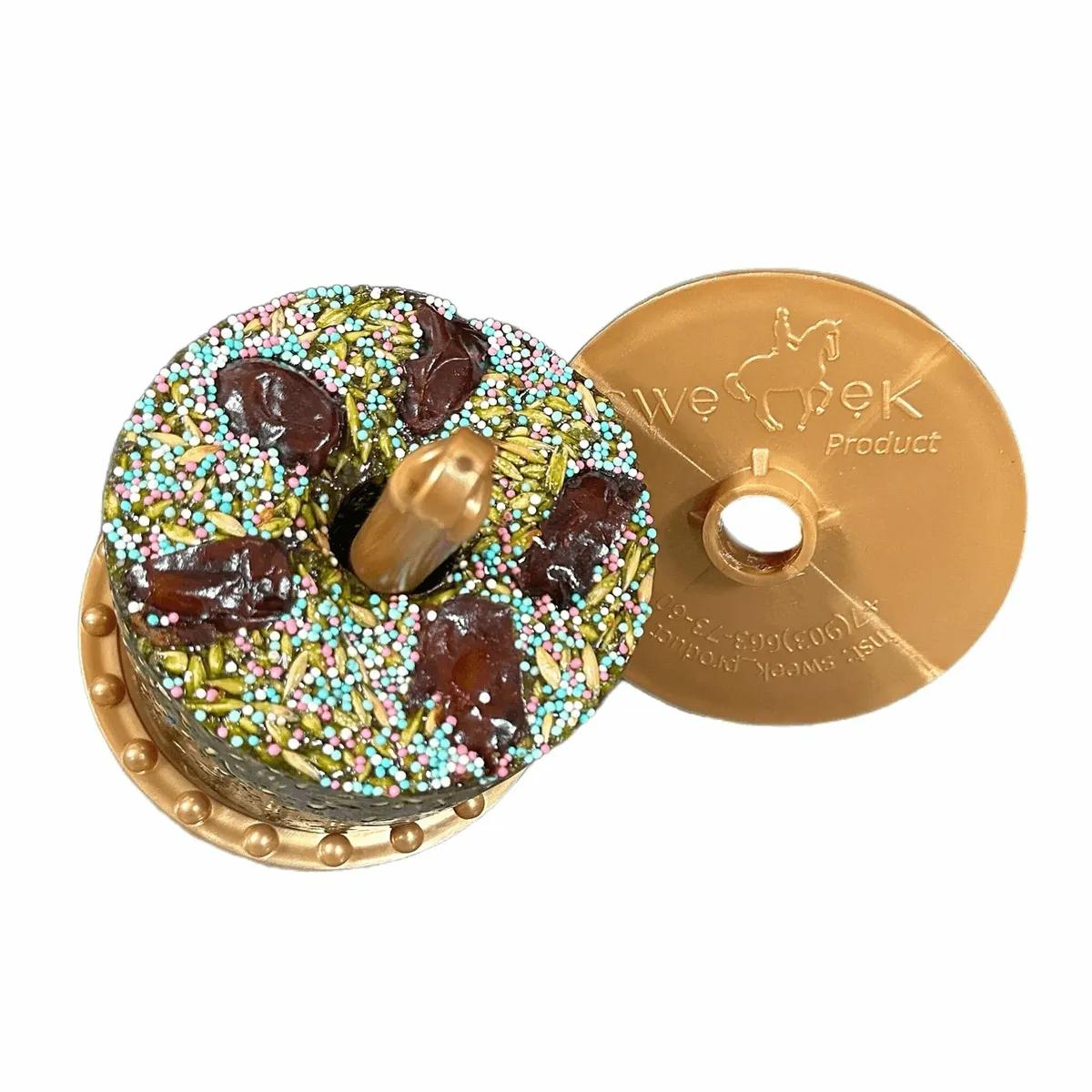 Сладкий лизунец "Мятный финик" (ликит) для лошади Sweek product, 800 г, 100% натуральный
