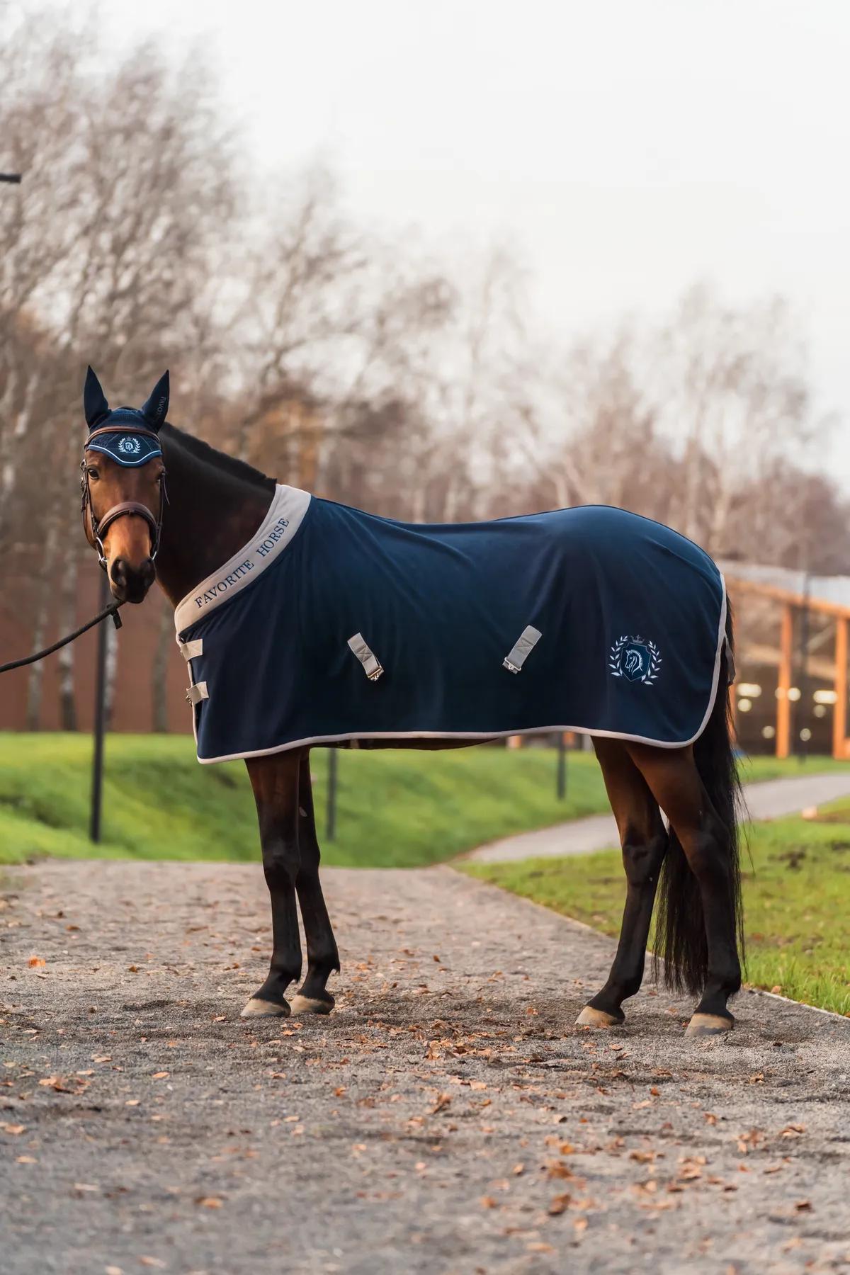 Попона флисовая FAVORITE HORSE Aristocratic (синяя)