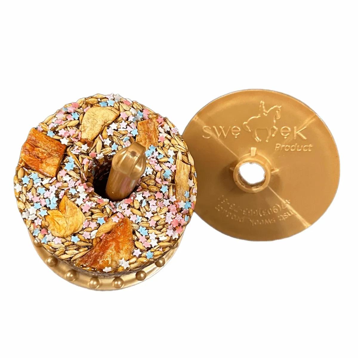 Сладкий лизунец "Медовая дыня" (ликит) для лошади Sweek product, 800 г, 100% натуральный