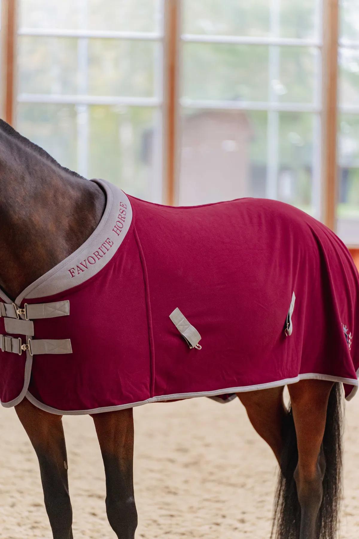 Попона флисовая FAVORITE HORSE Aristocratic (бордовая)