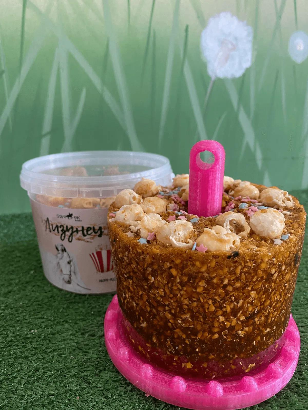 Сладкий лизунец "Поп-корн" (ликит) для лошади Sweek product, 800 г, 100% натуральный
