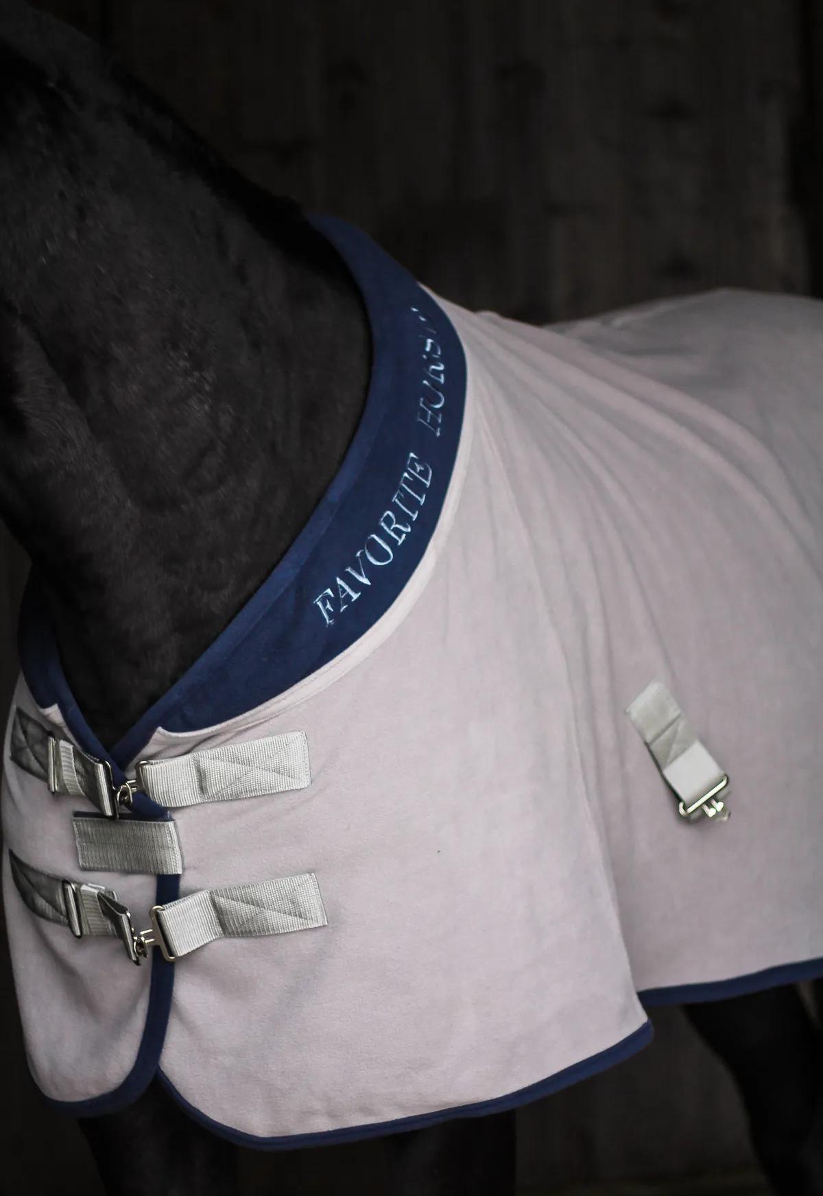 Попона флисовая FAVORITE HORSE Aristocratic (серая)