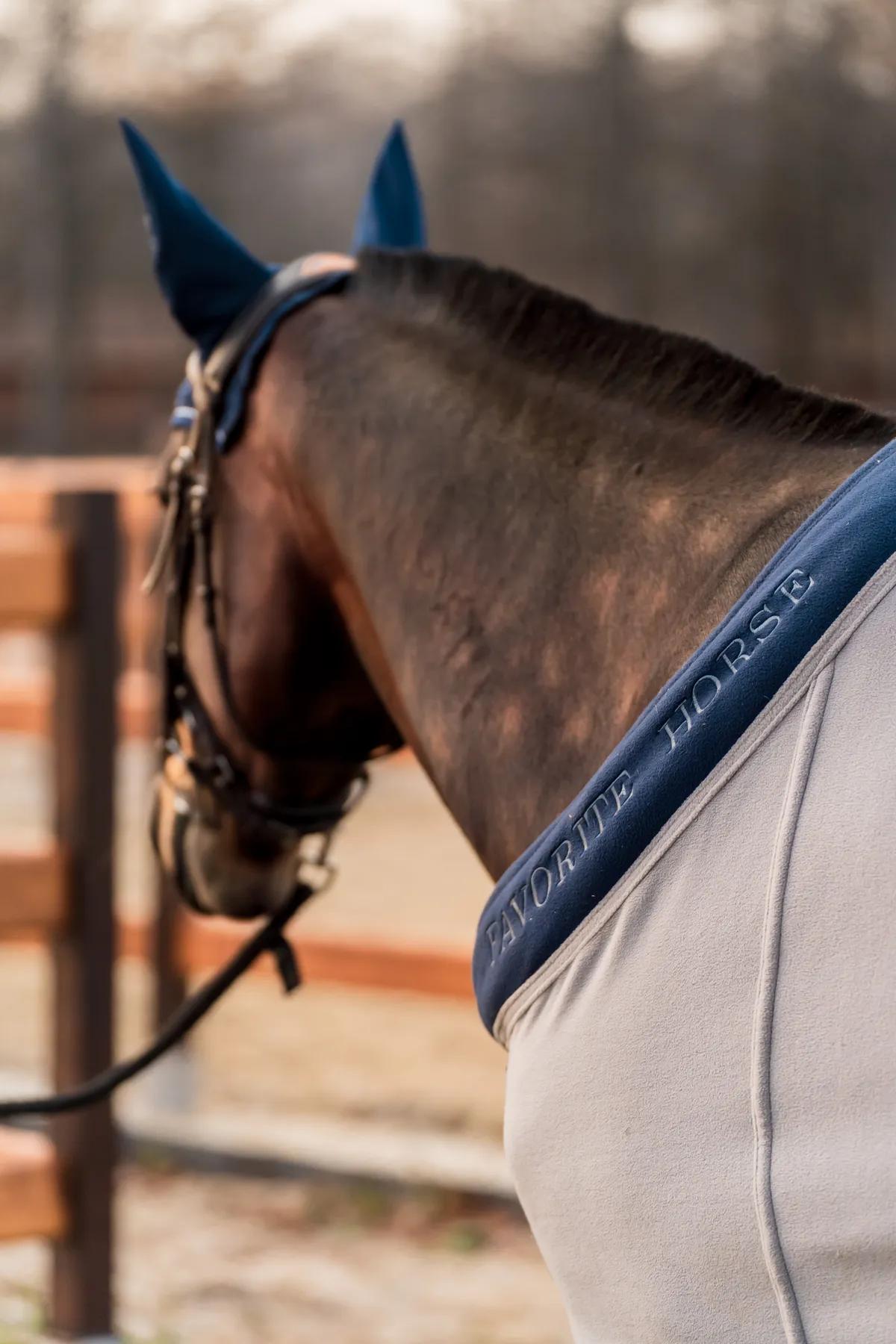 Попона флисовая FAVORITE HORSE Aristocratic (серая)
